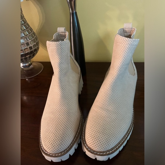 Matisse Footwear Preston Chunky Chelsea Boot Color: Natural Size:8M - Picture 2 of 8